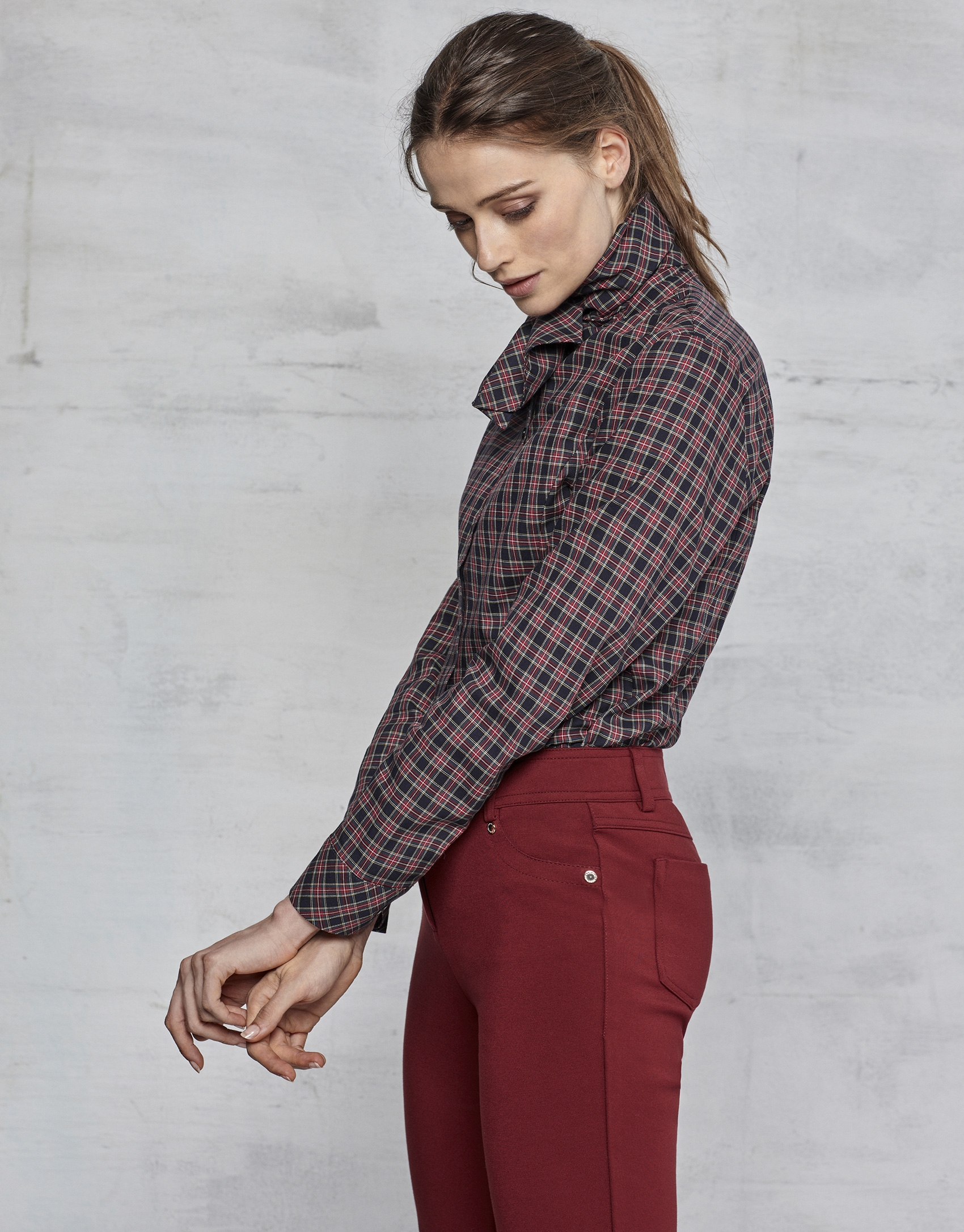 Maroon pants with 5 pockets