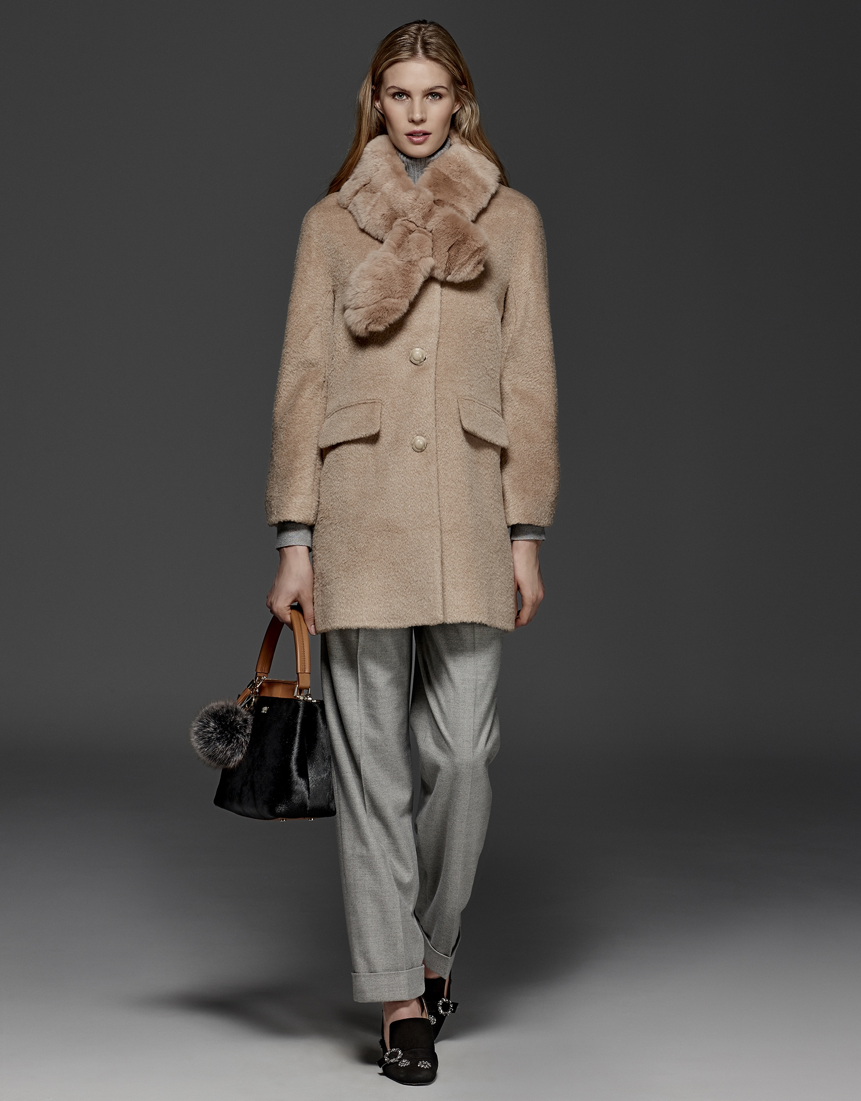 Beige retro coat with fur collar