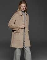 Beige retro coat with fur collar