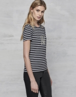 Striped, short-sleeved t-shirt with RV logo