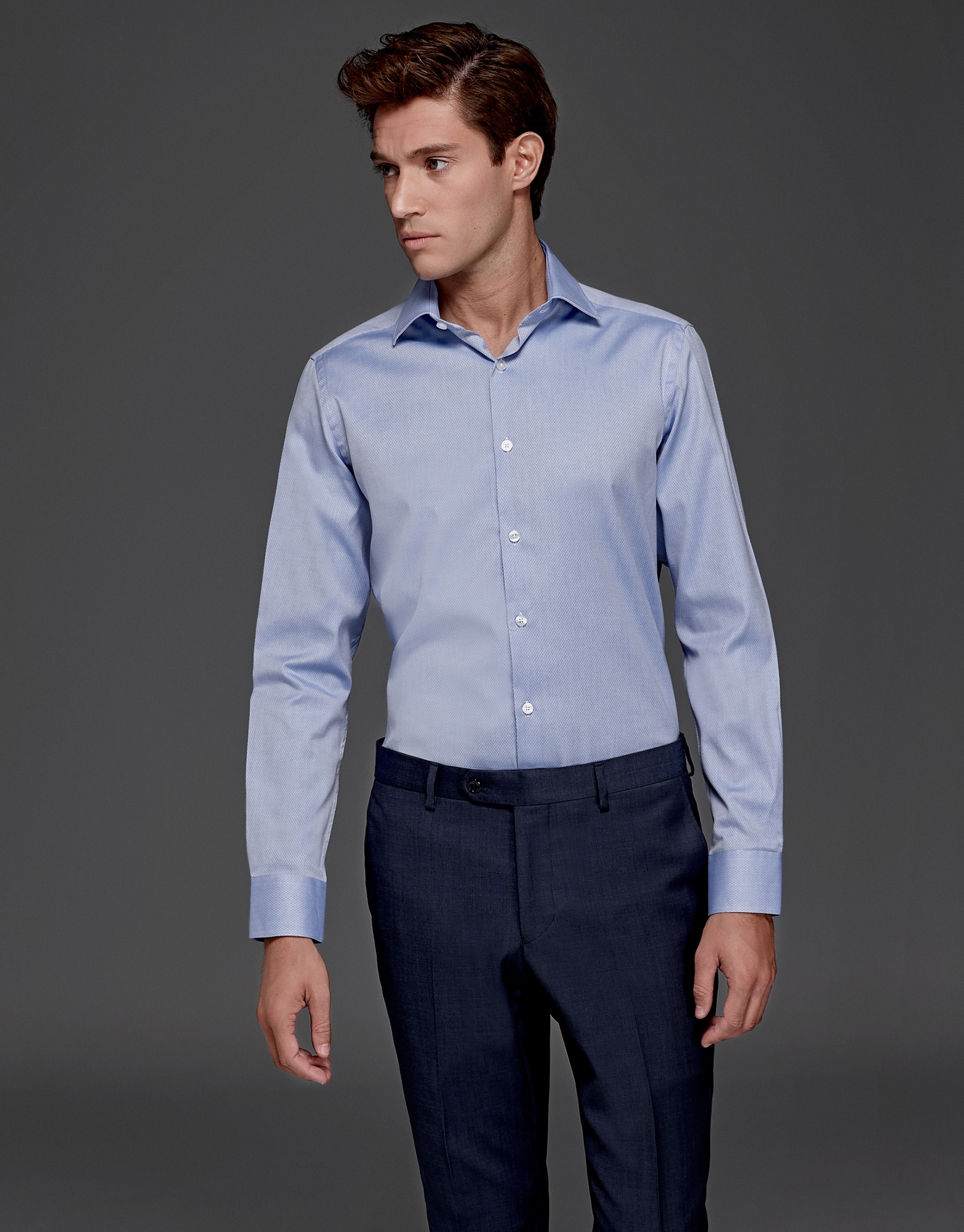 Camisa de vestir azul con estructura de diamante