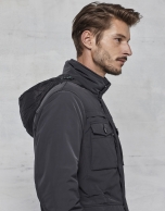 Black three-quarter jacket with 4 pockets