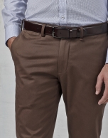 Pantalón chino algodón marrón