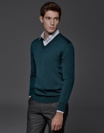 Green wool sweater with V neck