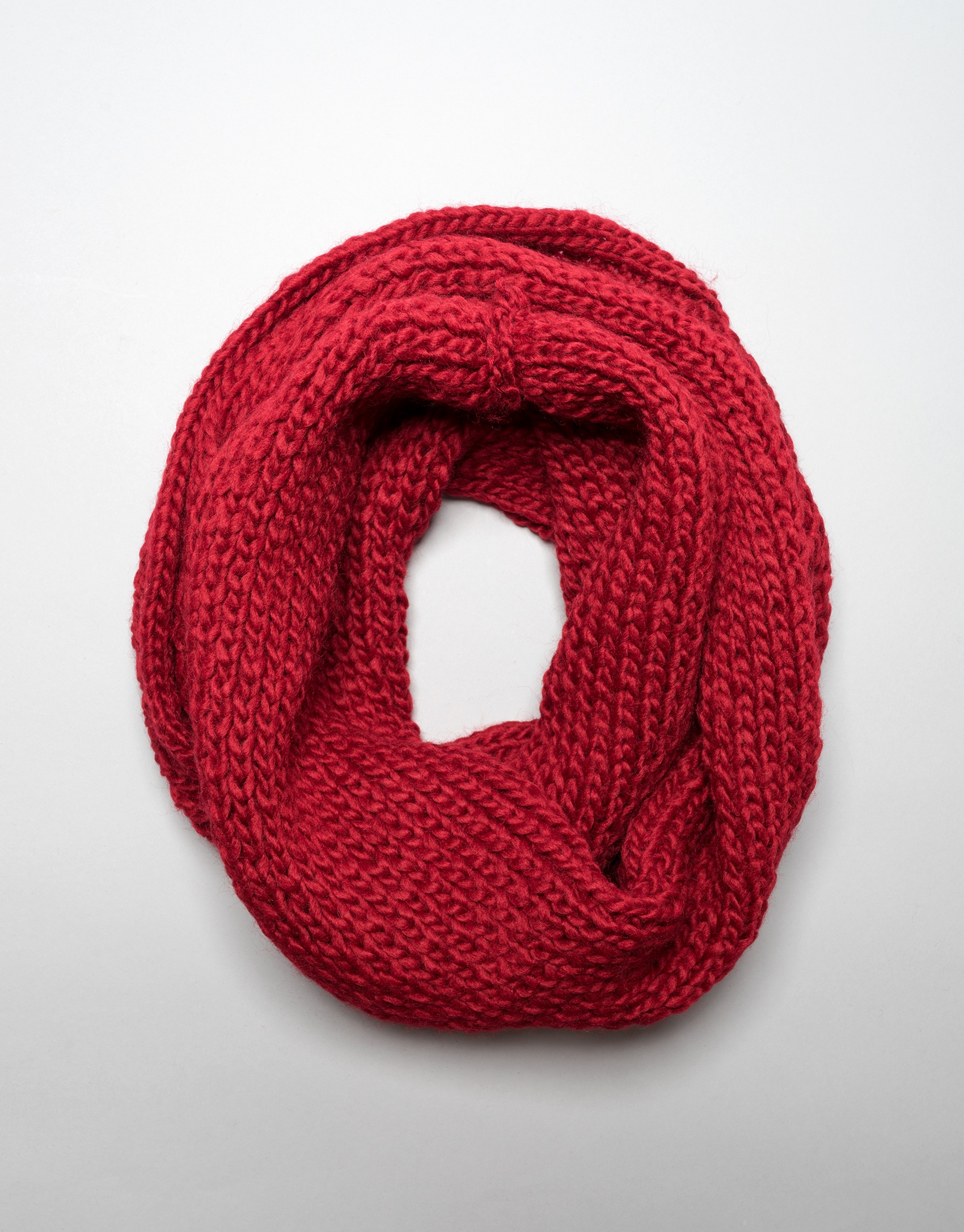 Red wool tubular tubular scarf