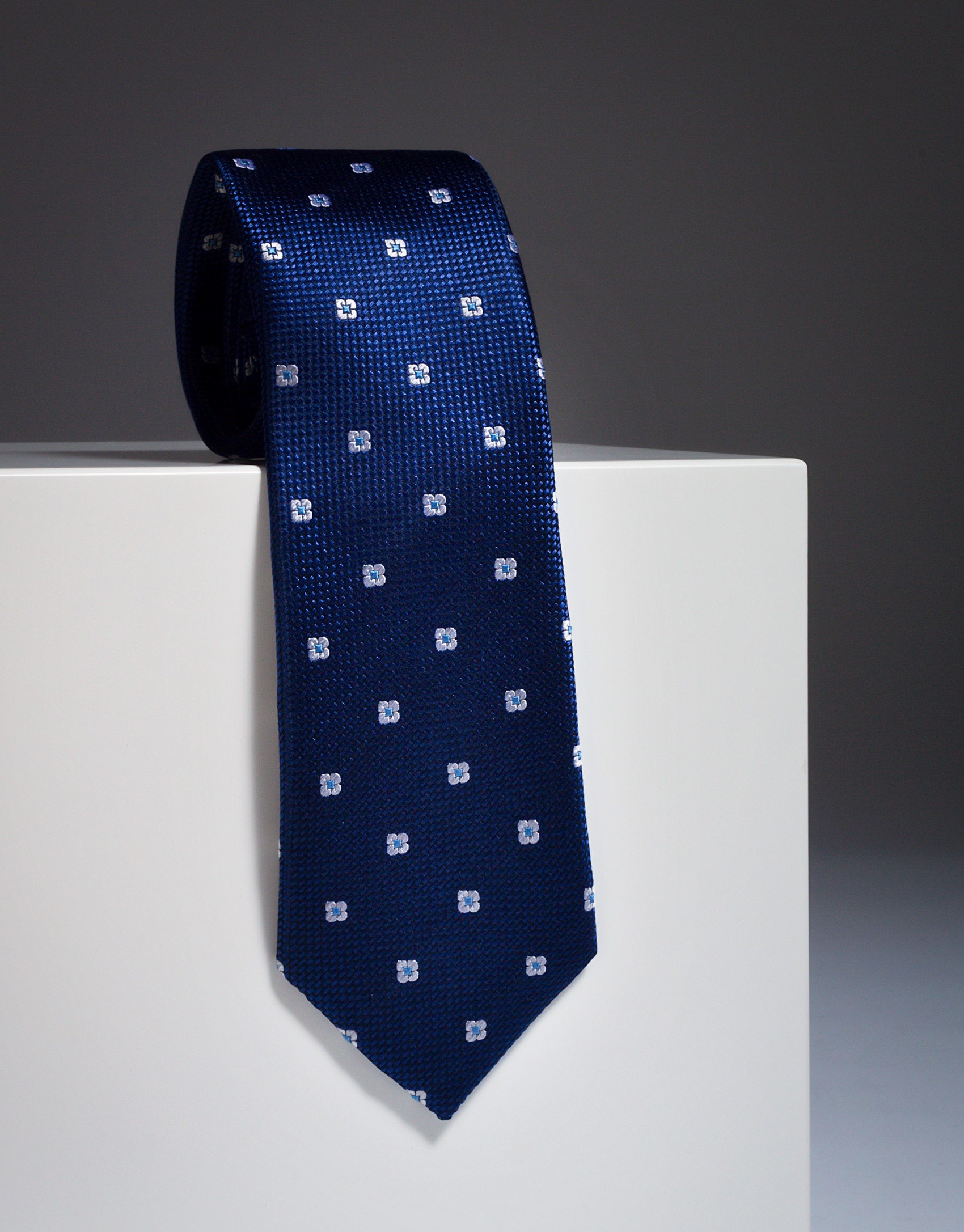 Navy blue silk tie with ivory design