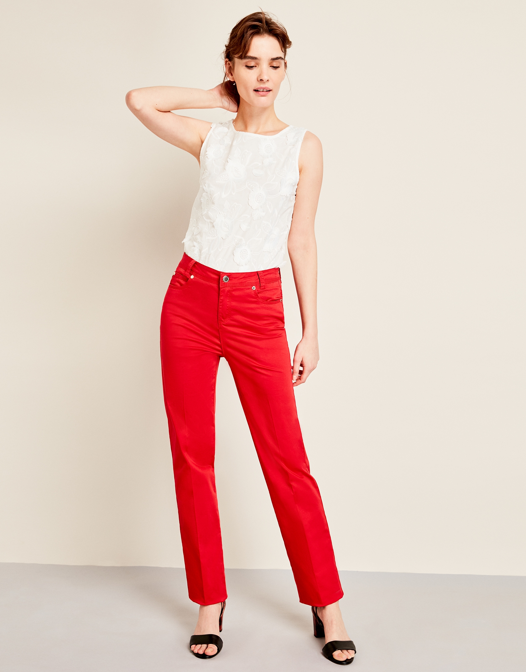 Red sport pants with five pockets