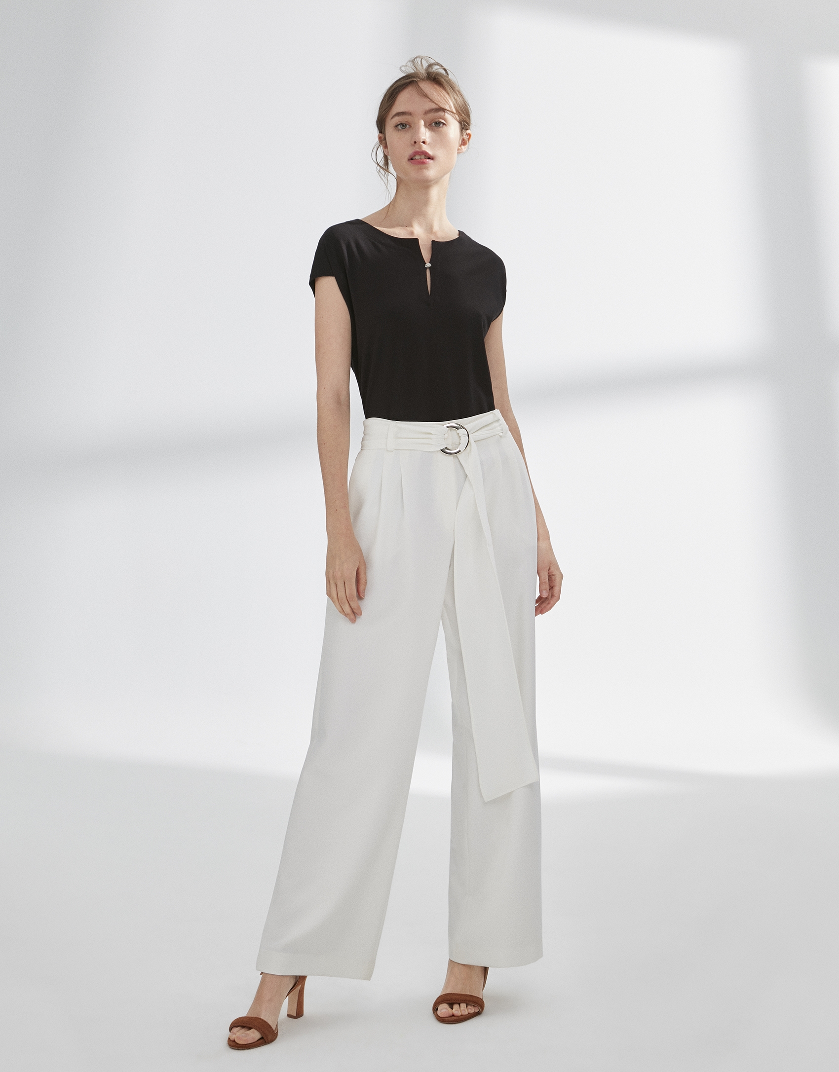 Beige palazzo pants with darts