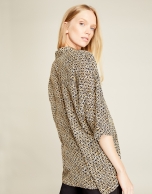 Blusa oversize estampada ocre