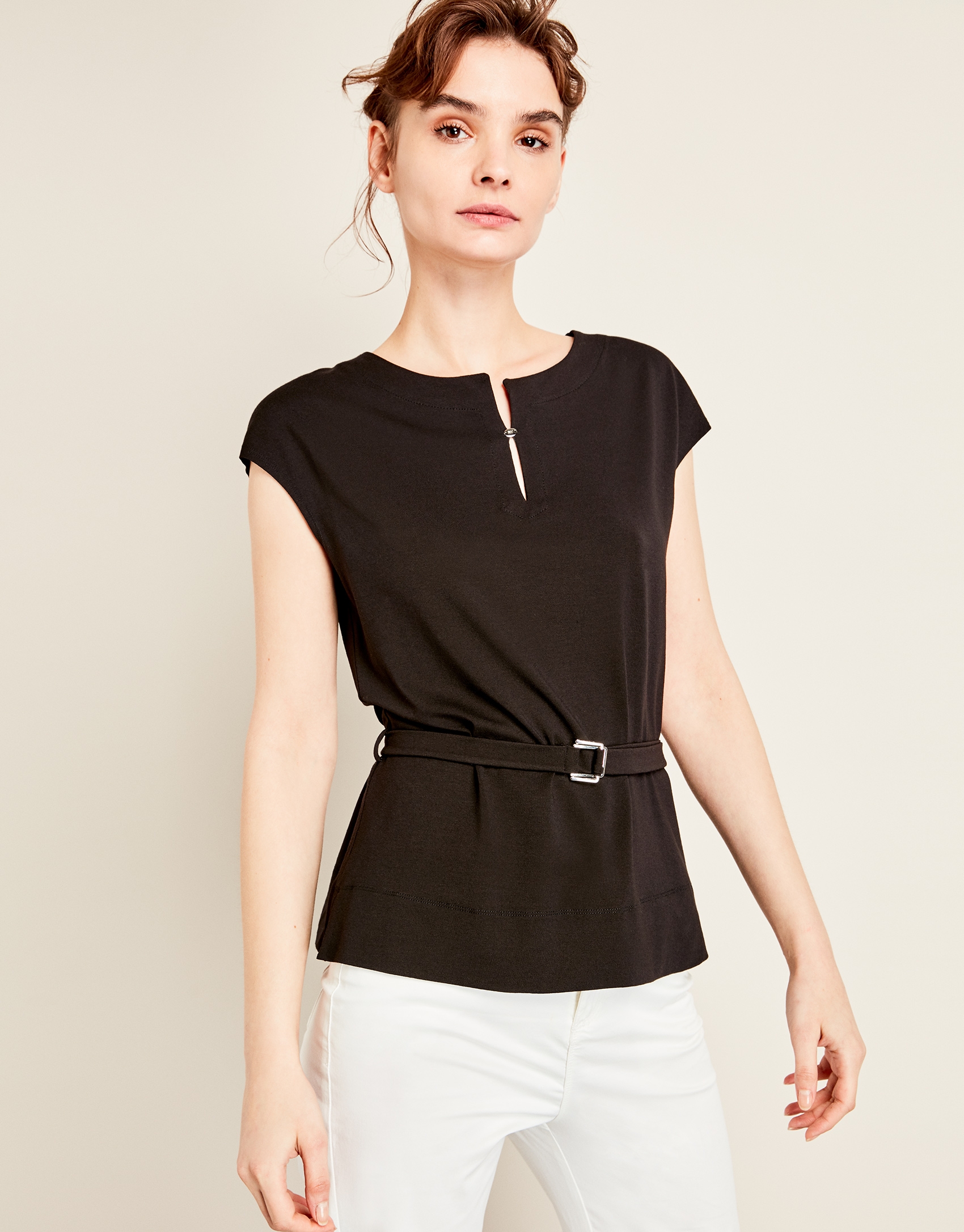 Black t-shirt with belt