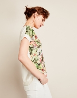 Loose, floral print t-shirt