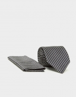 Gray geometric print dress tie and handkerchief