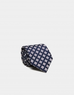 Navy blue silk tie with white daisies