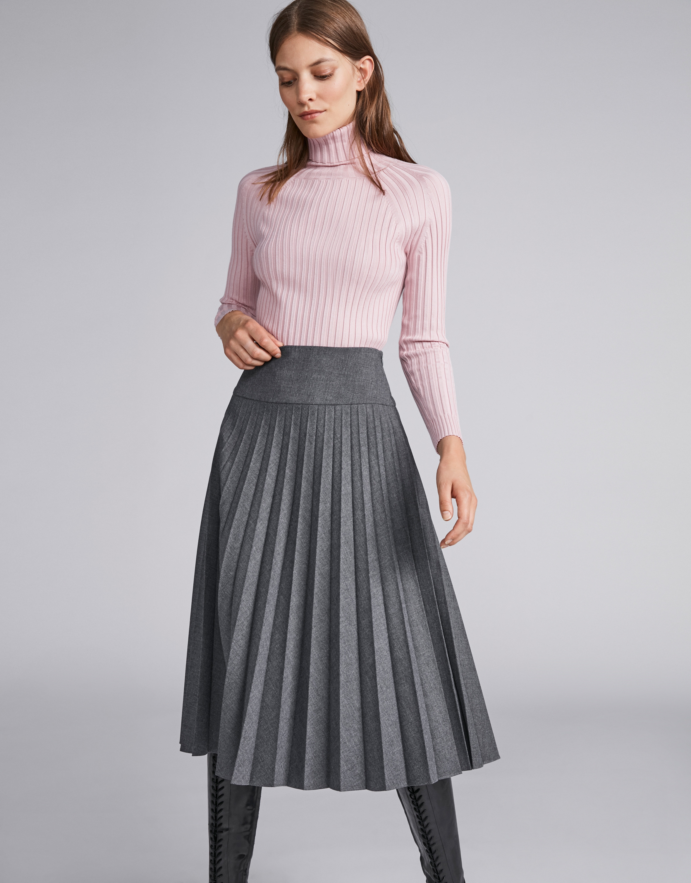 Falda midi plisada gris marengo