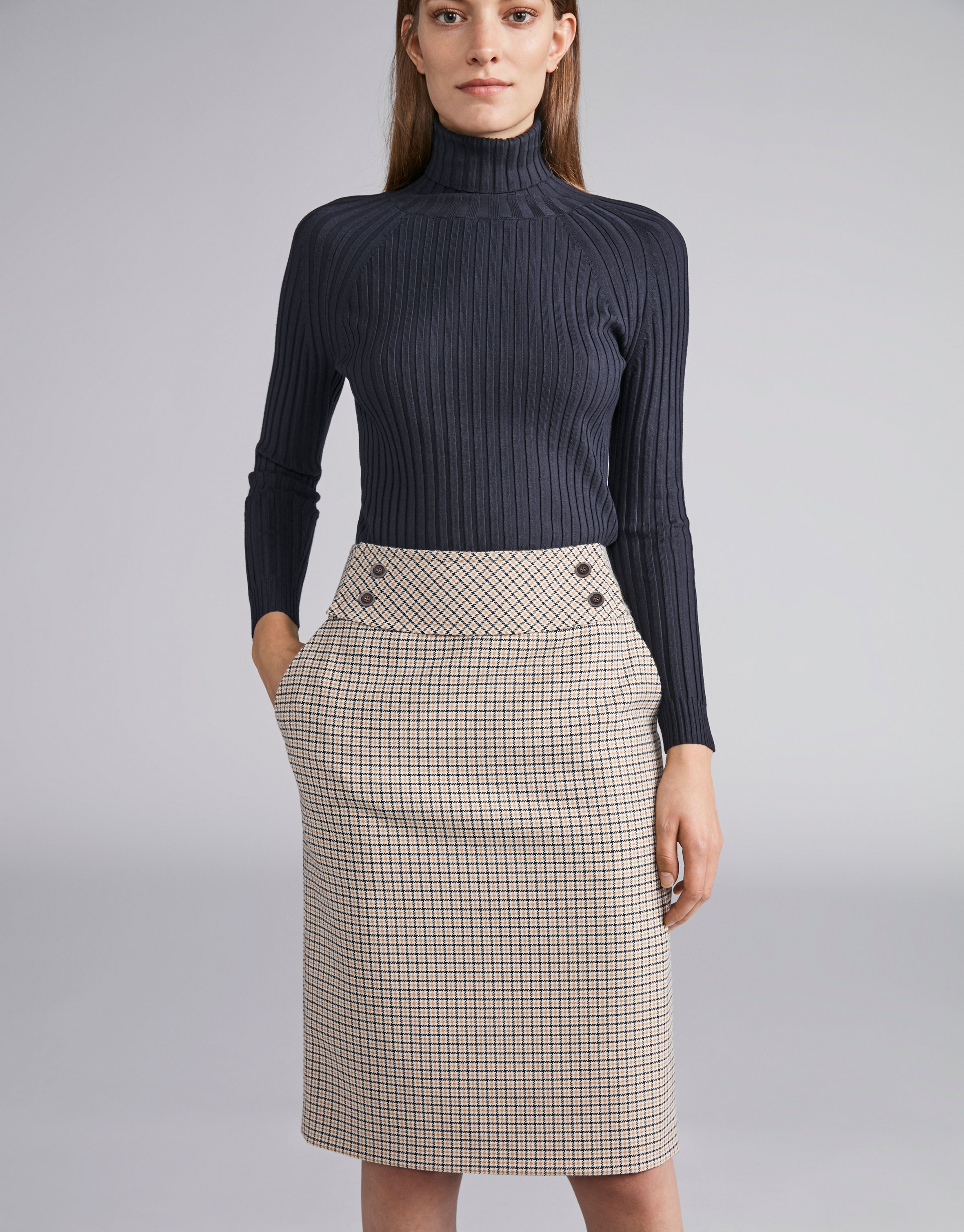 Beige houndstooth pencil skirt