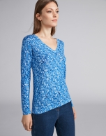 Blue knit top with decoration