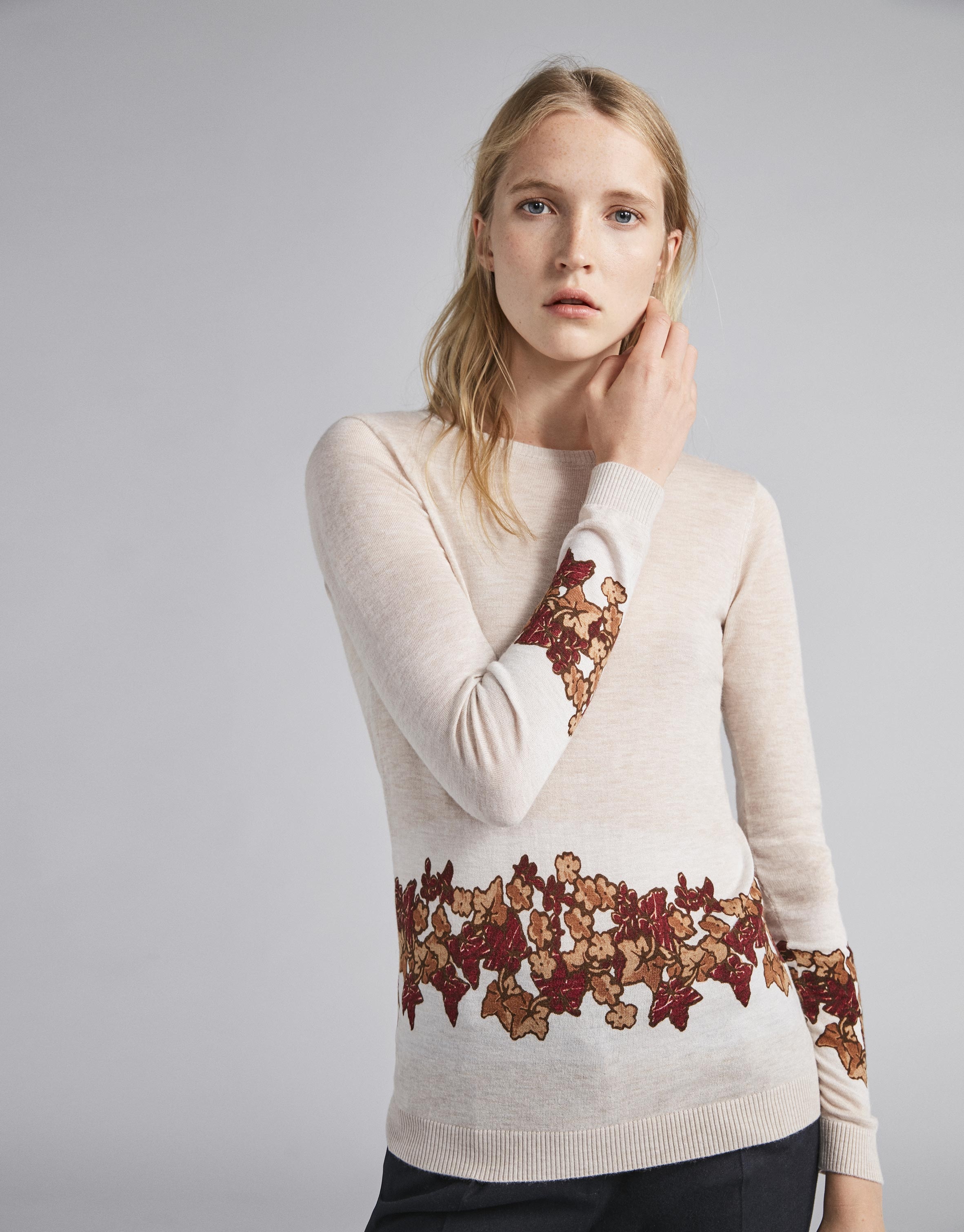 Beige fine knit top with floral print