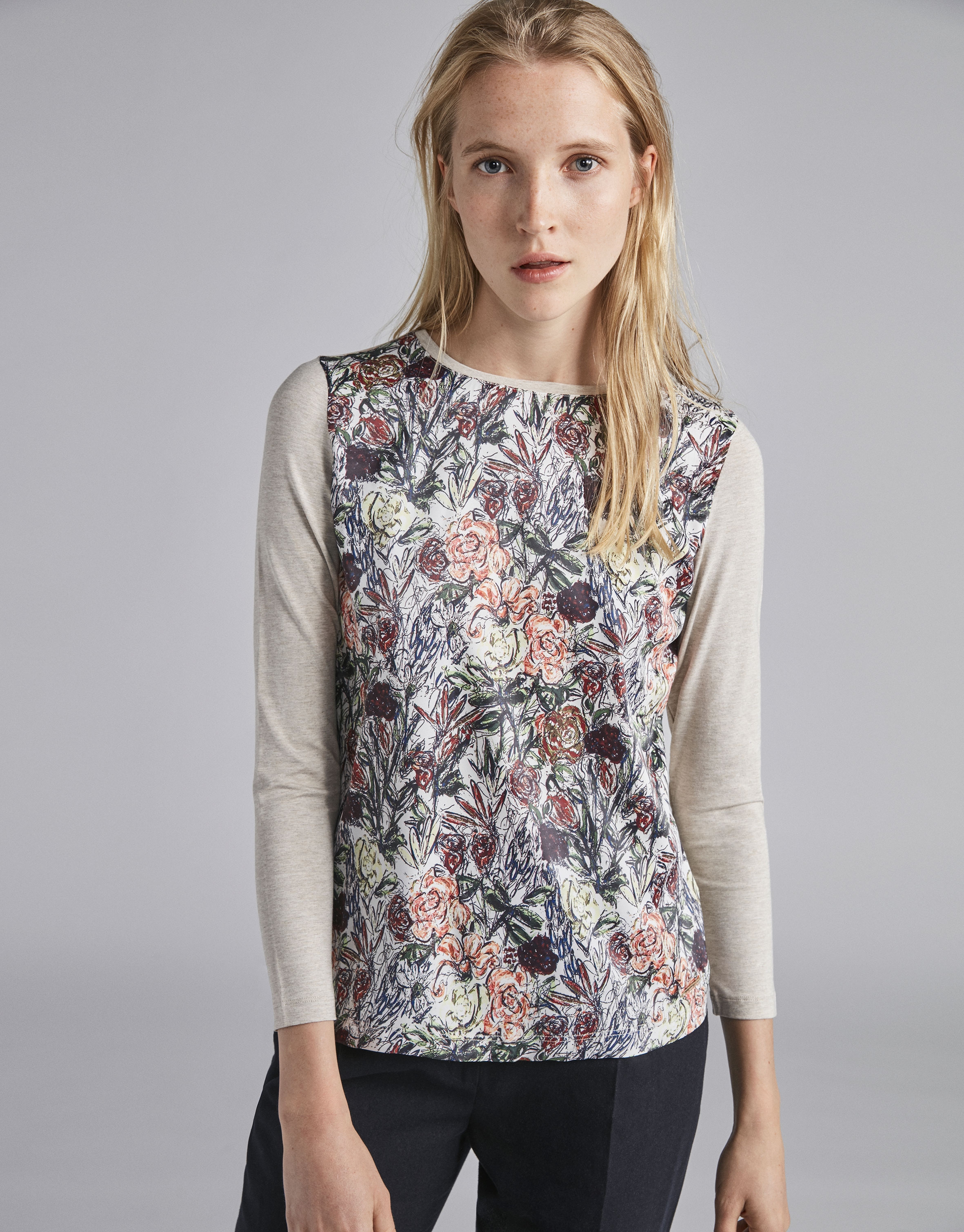 Camiseta beige estampado floral