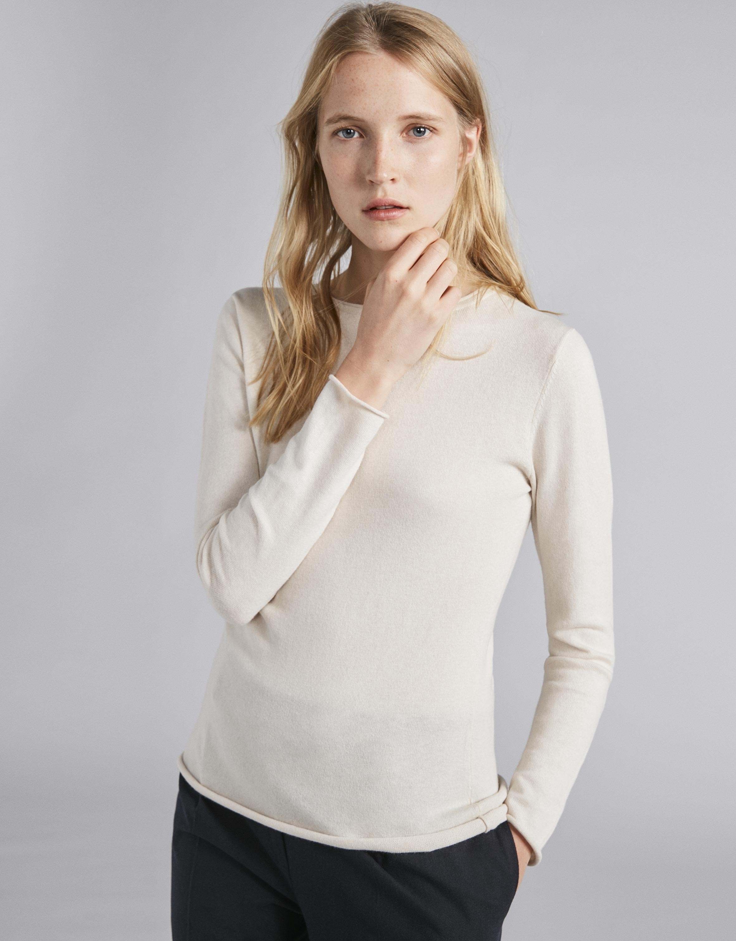 Ivory sweater with round neck