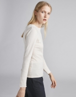 Ivory sweater with round neck