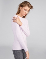 Pink sweater with round neck