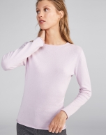 Pink sweater with round neck