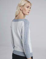 Light blue two-color sweater with round neckline