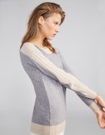 Silver two-color sweater with round neckline