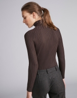 Brown ribbed sweater with turtle neck