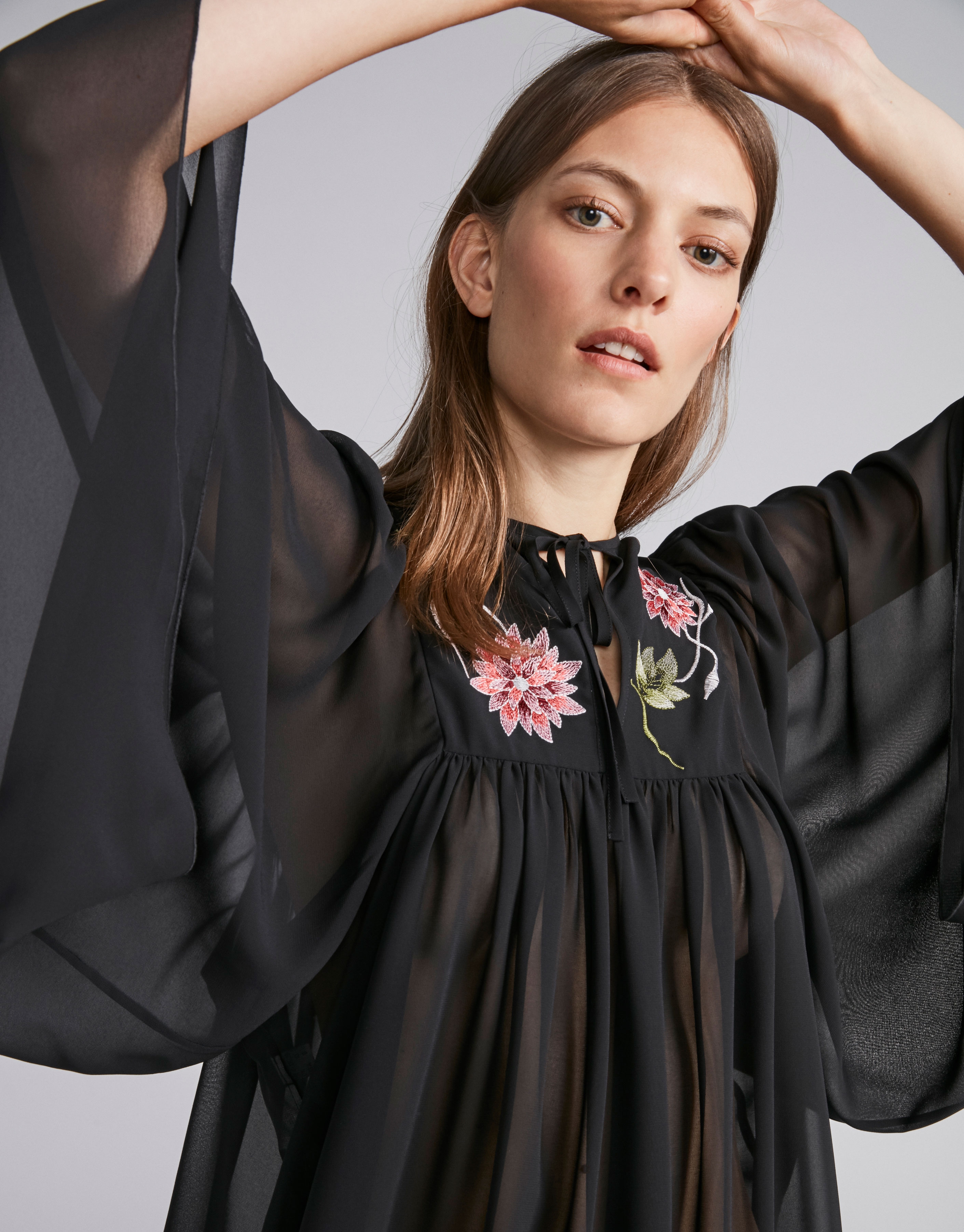 Flowing smock embroidered shirt 