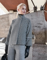 Houndstoohs black and white checked cape jacket