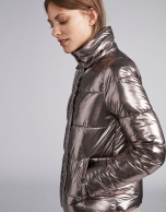 Short metallized gold sporty windbreaker