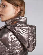 Short metallized gold sporty windbreaker