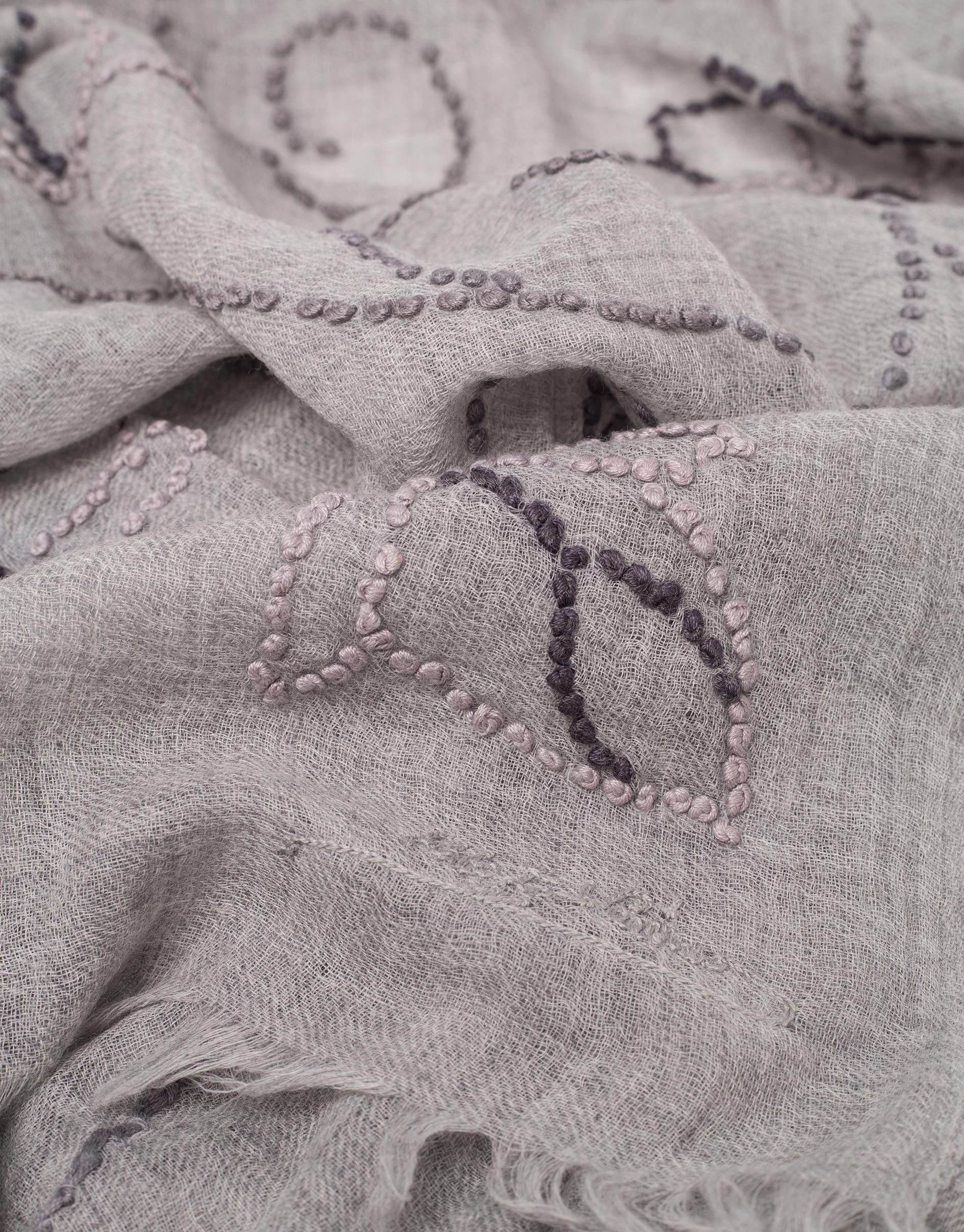 Pearl gray wool foulard with matching flowers