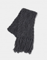 Wool scarf with fringe