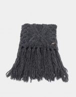 Wool scarf with fringe