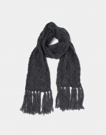 Wool scarf with fringe