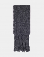 Wool scarf with fringe