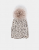 Gorro de punto de lana beige