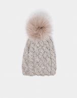 Gorro de punto de lana beige