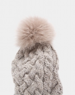 Gorro de punto de lana beige