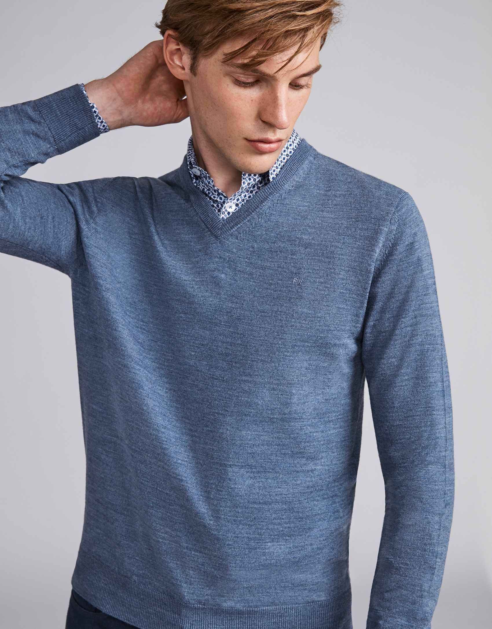 Indigo wool V-neck sweater