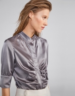 Blusa satén gris