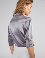 Blusa satén gris