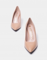 Beige leather high-heeled pumps