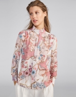 Blusa cuello mao estampado flores rosa