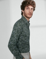 Camisa sport verde con estampado cachemir