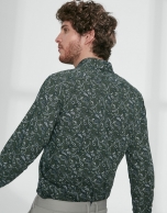 Camisa sport verde con estampado cachemir