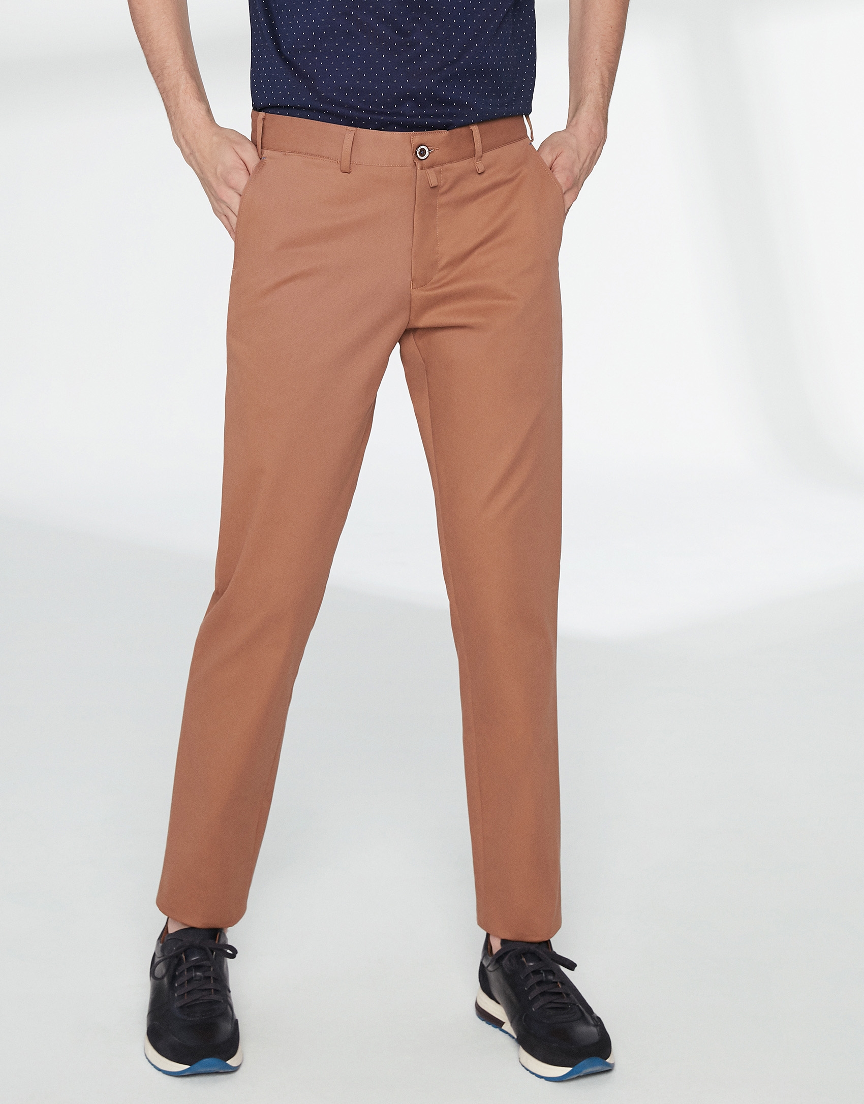 Pantalón chino básico algodón cámel