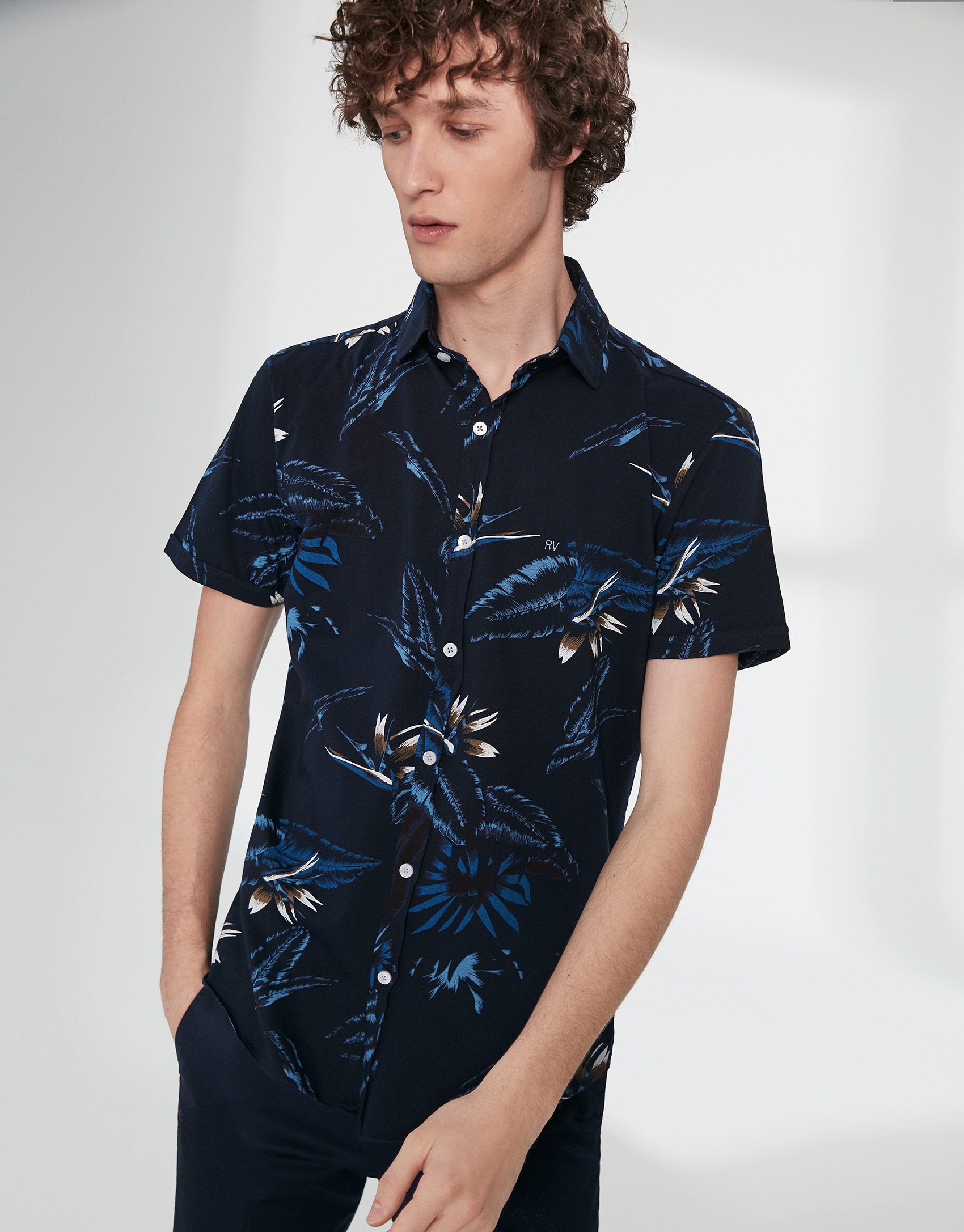 Camisa sport de punto estampado tropical